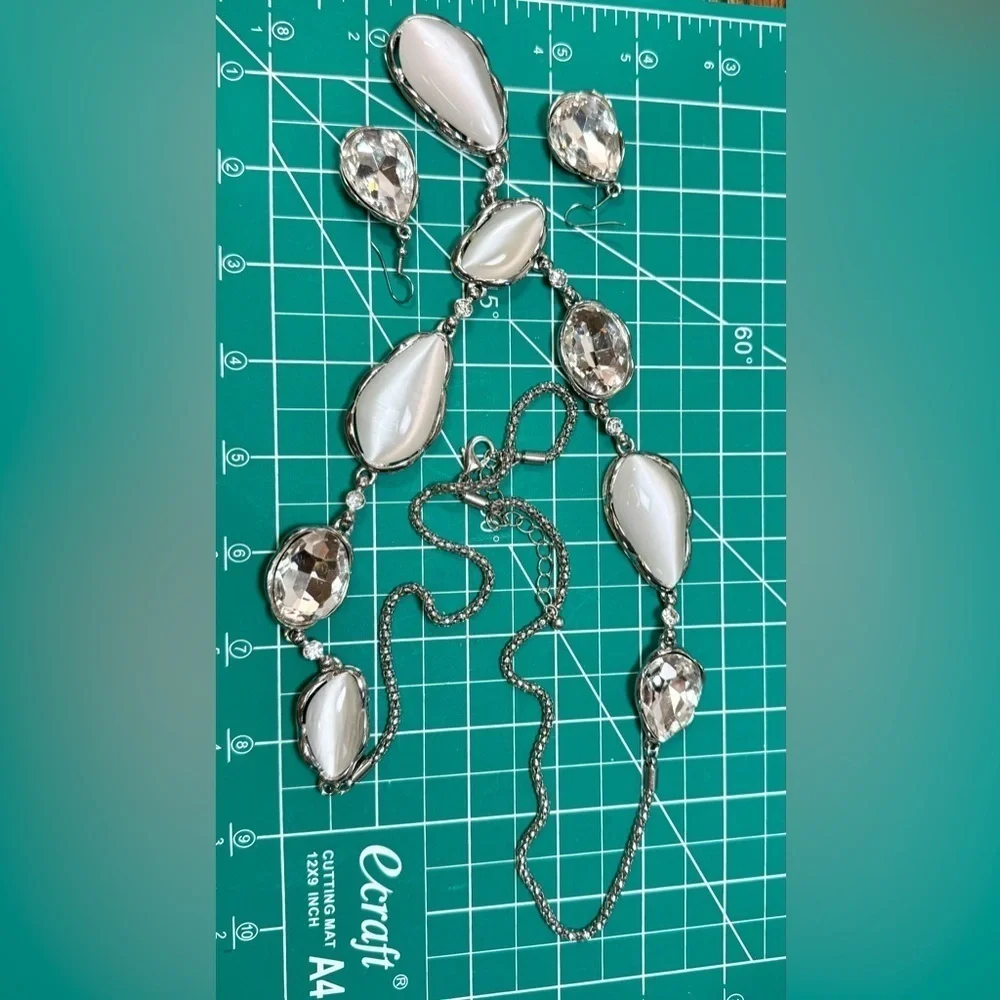 Crystal Necklace & Earrings Set Silver‎ Tone Jewelry Set - Picture 8 of 8